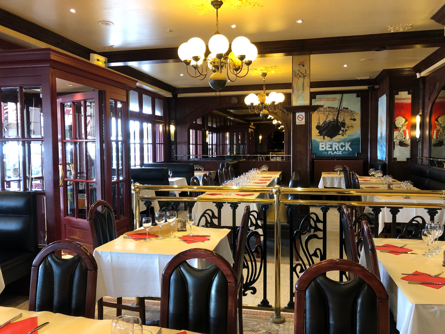 Salle de restaurant, banquettes et boiseries, Le Touquet
