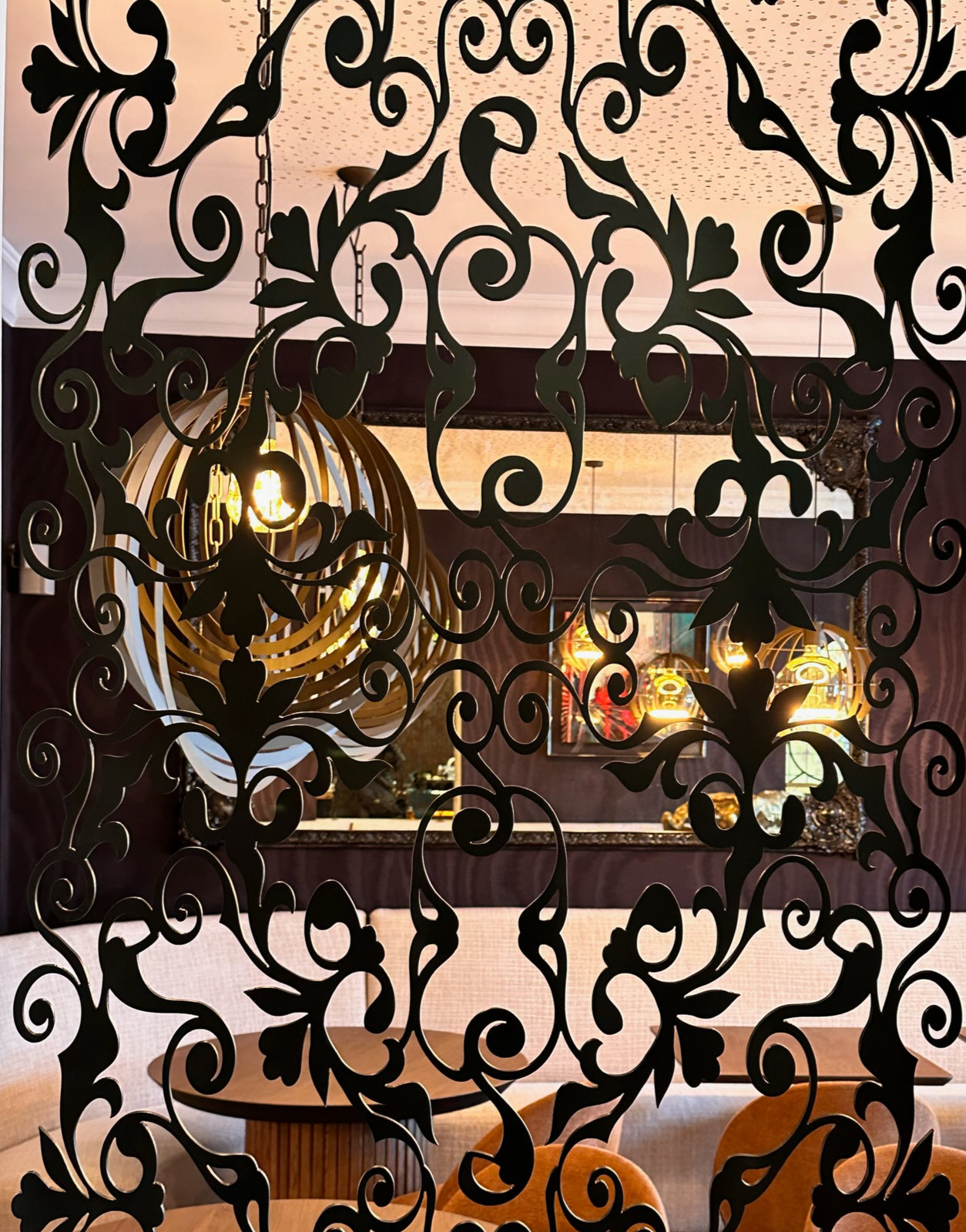 Ferronnerie décorative noire dessinée sur mesure